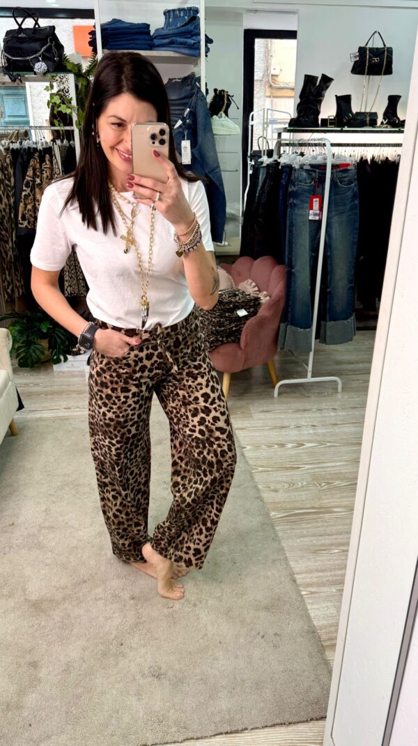 Jeans animalier modello carrot