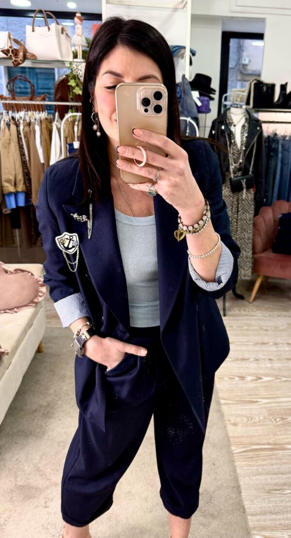 Blazer con risvolto manica con spille applicate Susy Mix